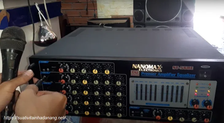 Cách sửa amply bị hú: Nguyên nhân và quy trình xử lý triệt để từ chuyên gia 2 Đưa tất cả các nút về vị trí 12h (chính giữa)